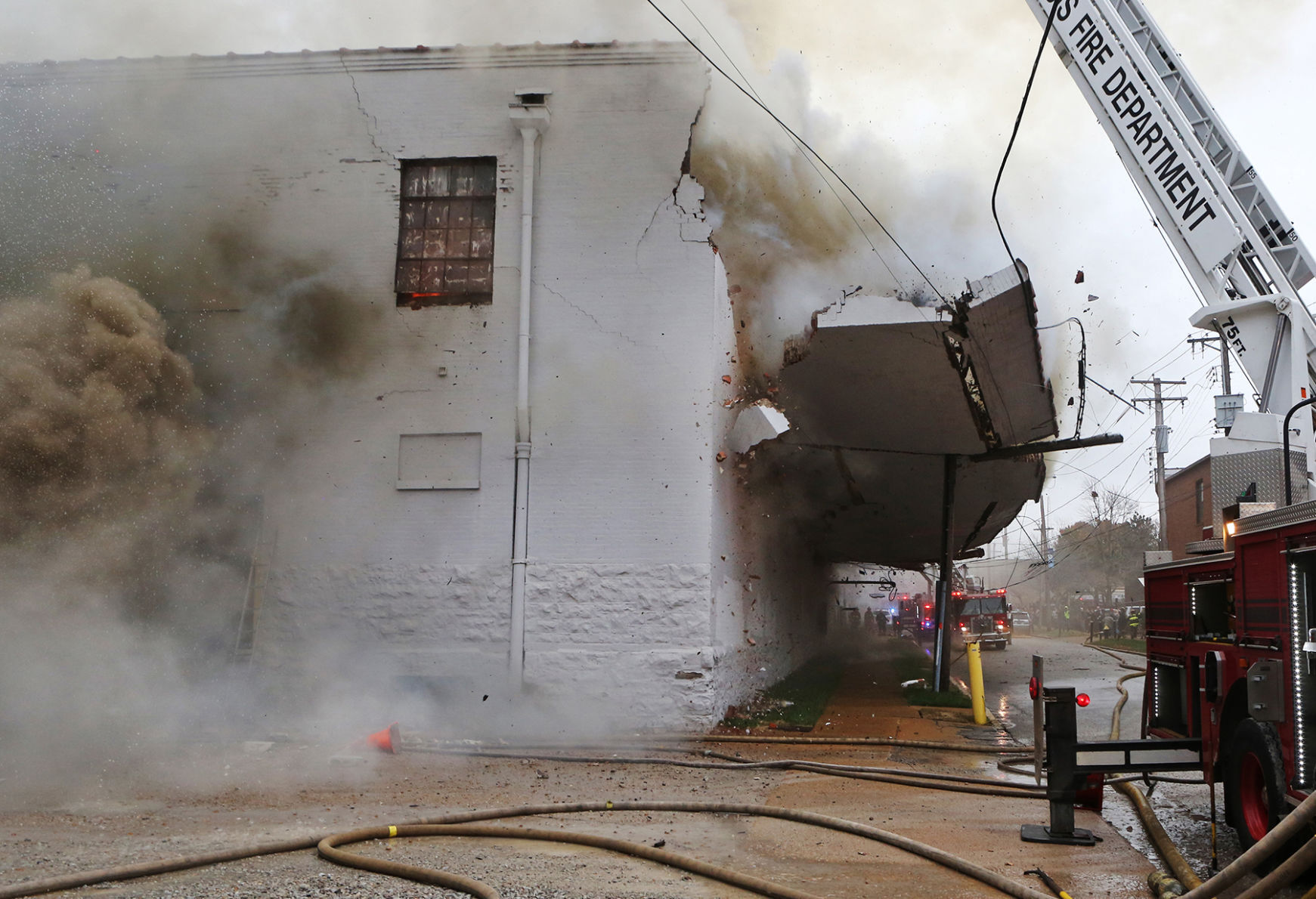 Five-alarm fire destroys St. Louis warehouse